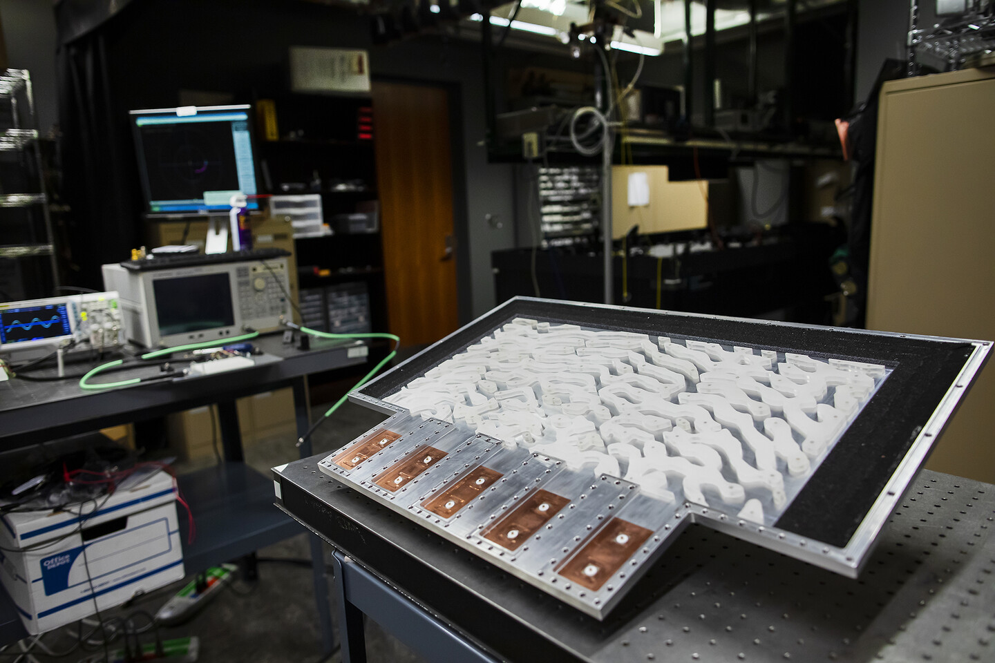 The metamaterial device that can solve equations