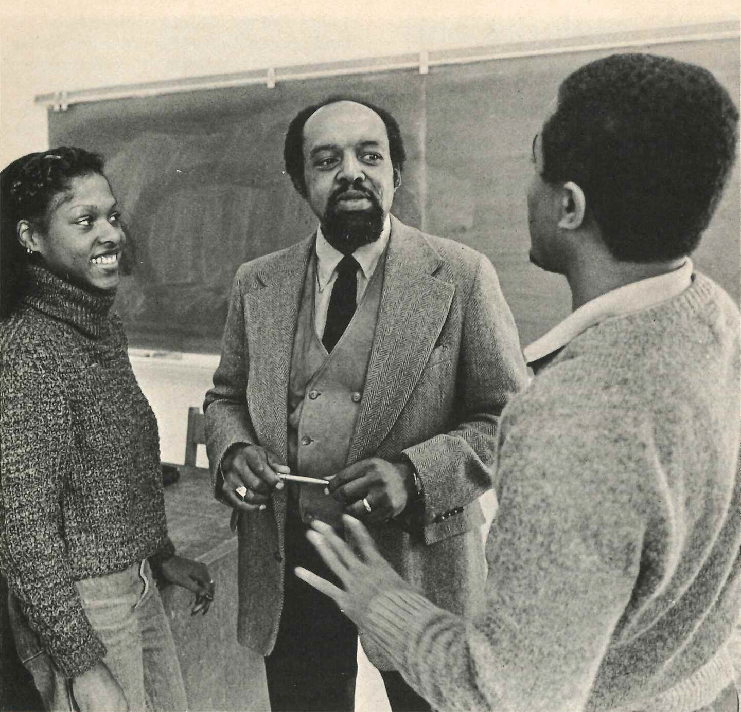 professor washington speaks to students