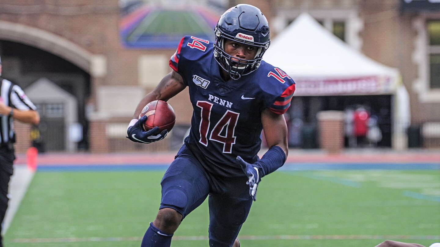 Senior wide receiver Rory Starkey, Jr. runs with the ball.