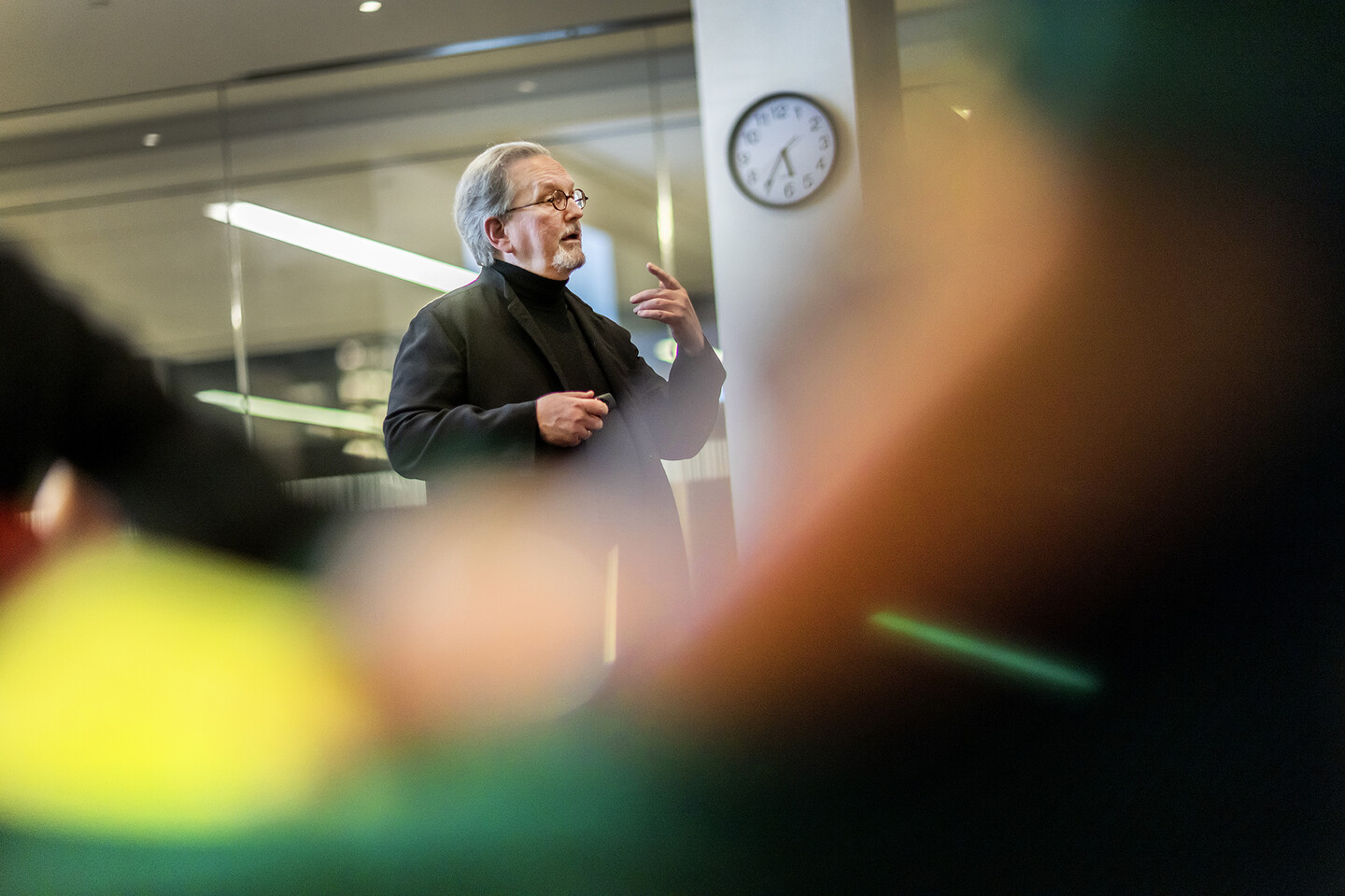 Benjamin Bagby speaking and gesturing with his hand