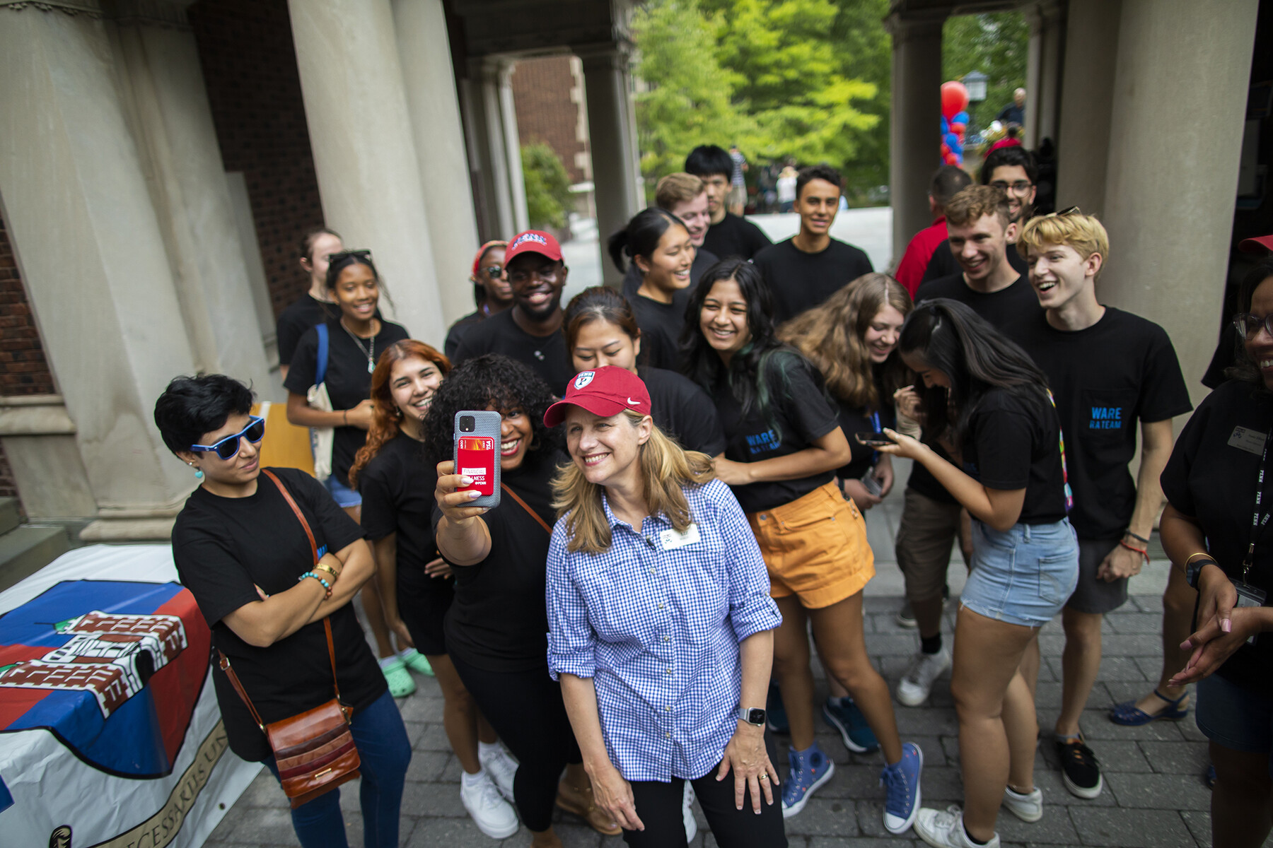 penn president liz magill with ware house volunteers