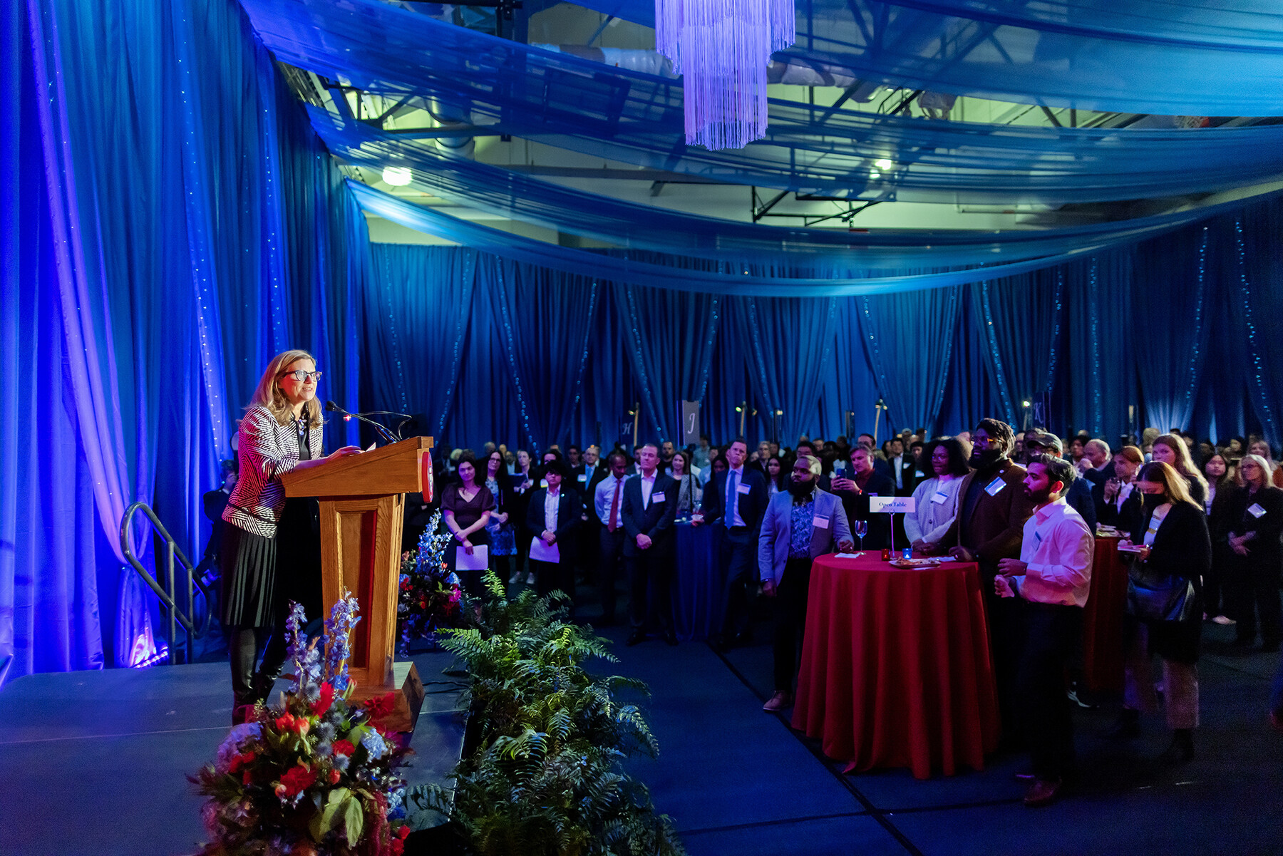 Liz Magill speaks to a crowd from a podium.