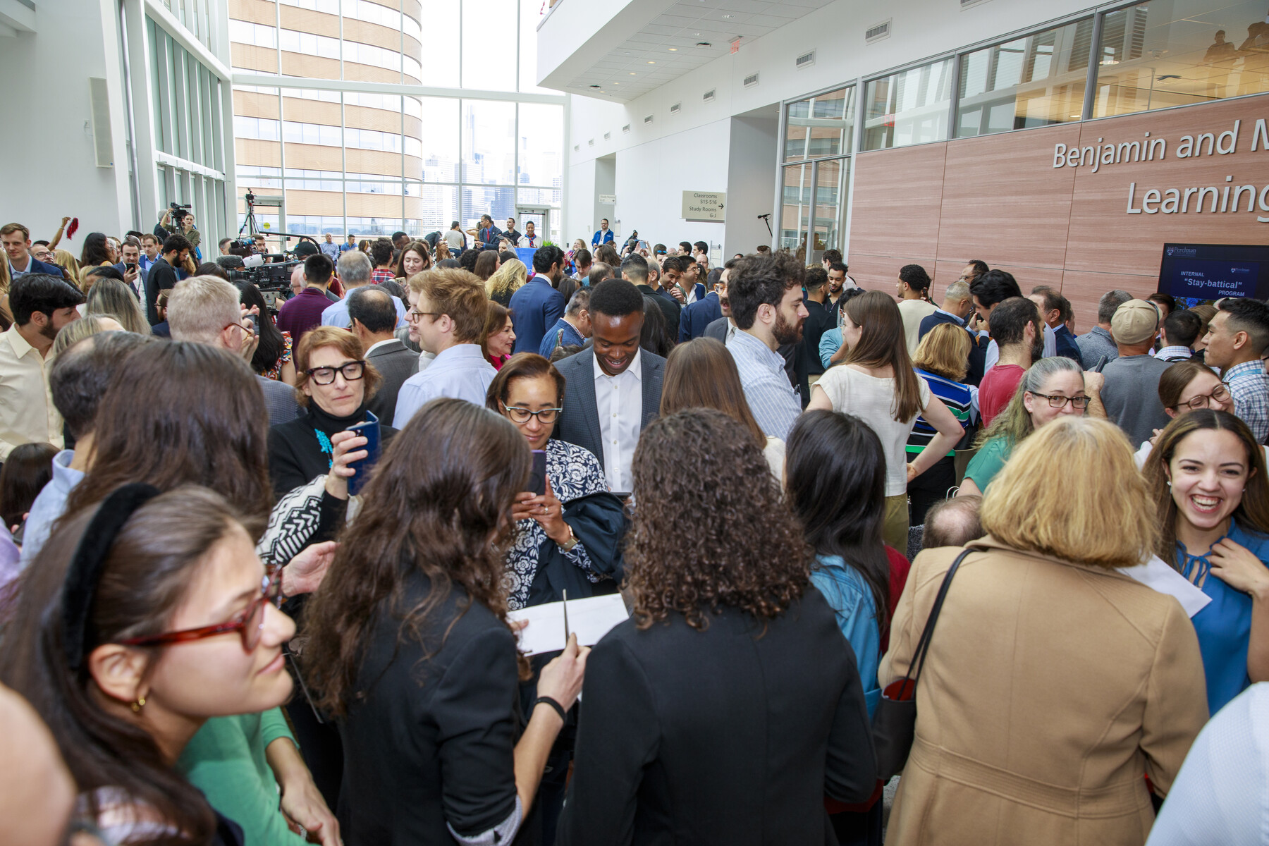 The crowd in Penn Medicine’s atrium on Match Day.
