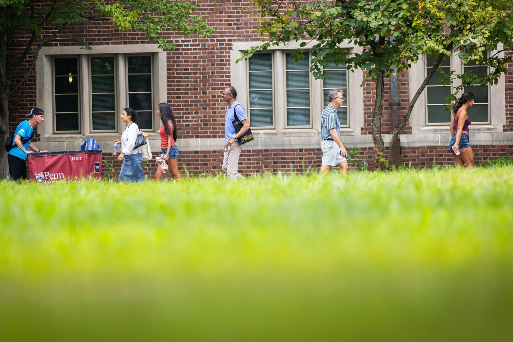 Parents and students outside the Quad during Move-In.