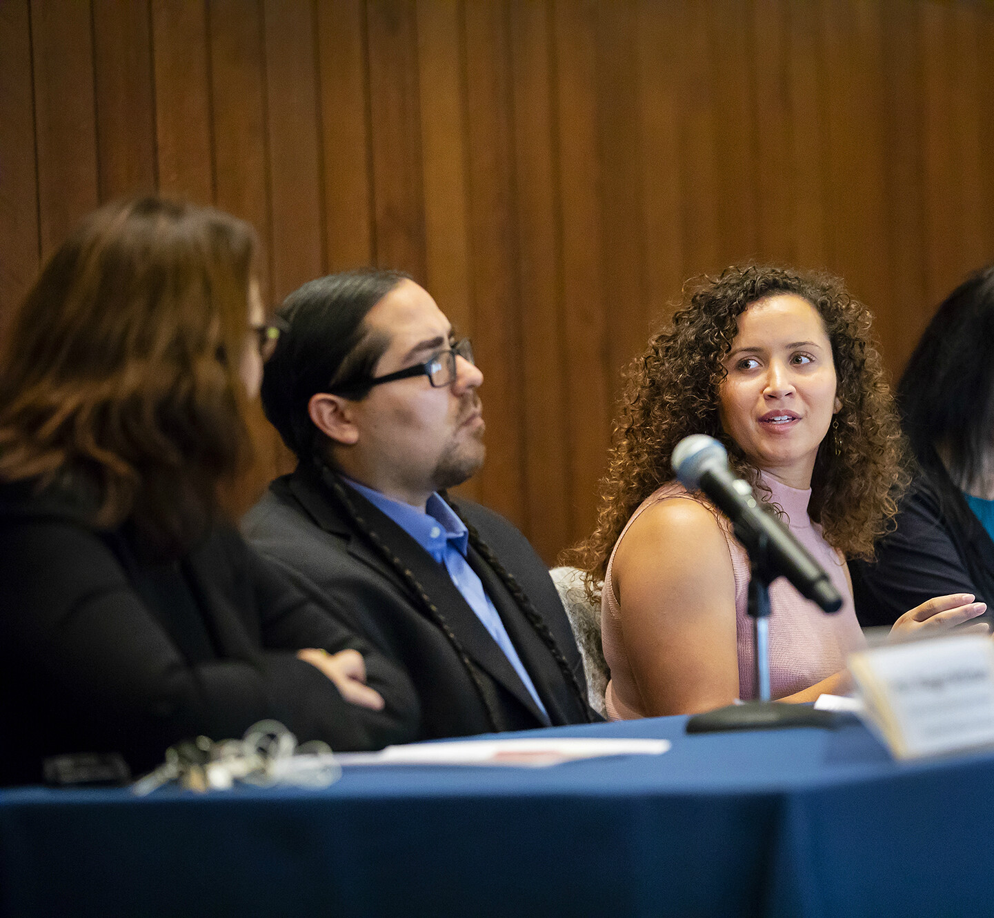 Anthropologist-Tiffany-Cain-talks-at-a-panel-discussion