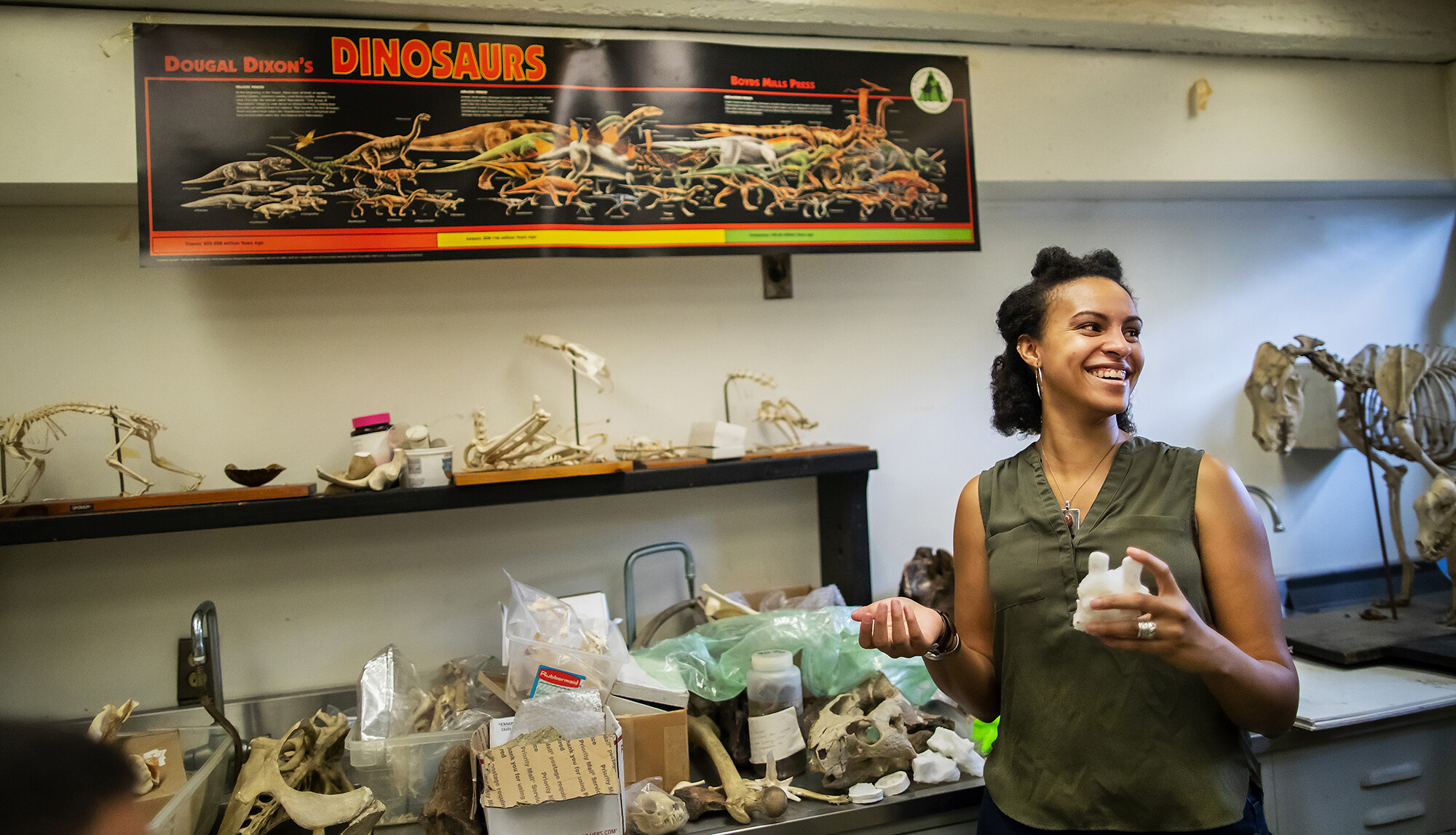 Making extinct dinosaurs move to build better robots 