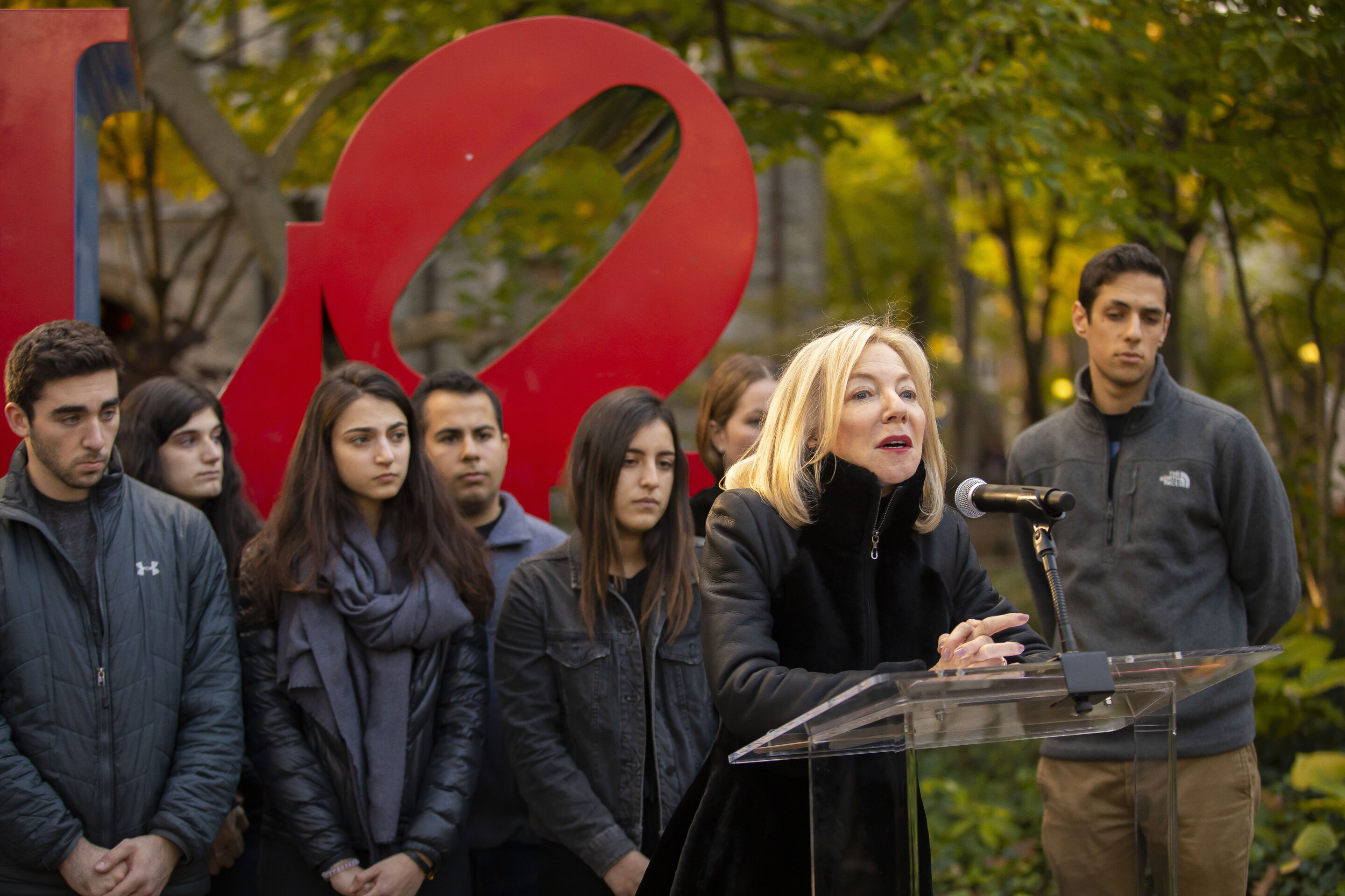 President Gutmann addresses crowd at memorial in front of LOVE statue