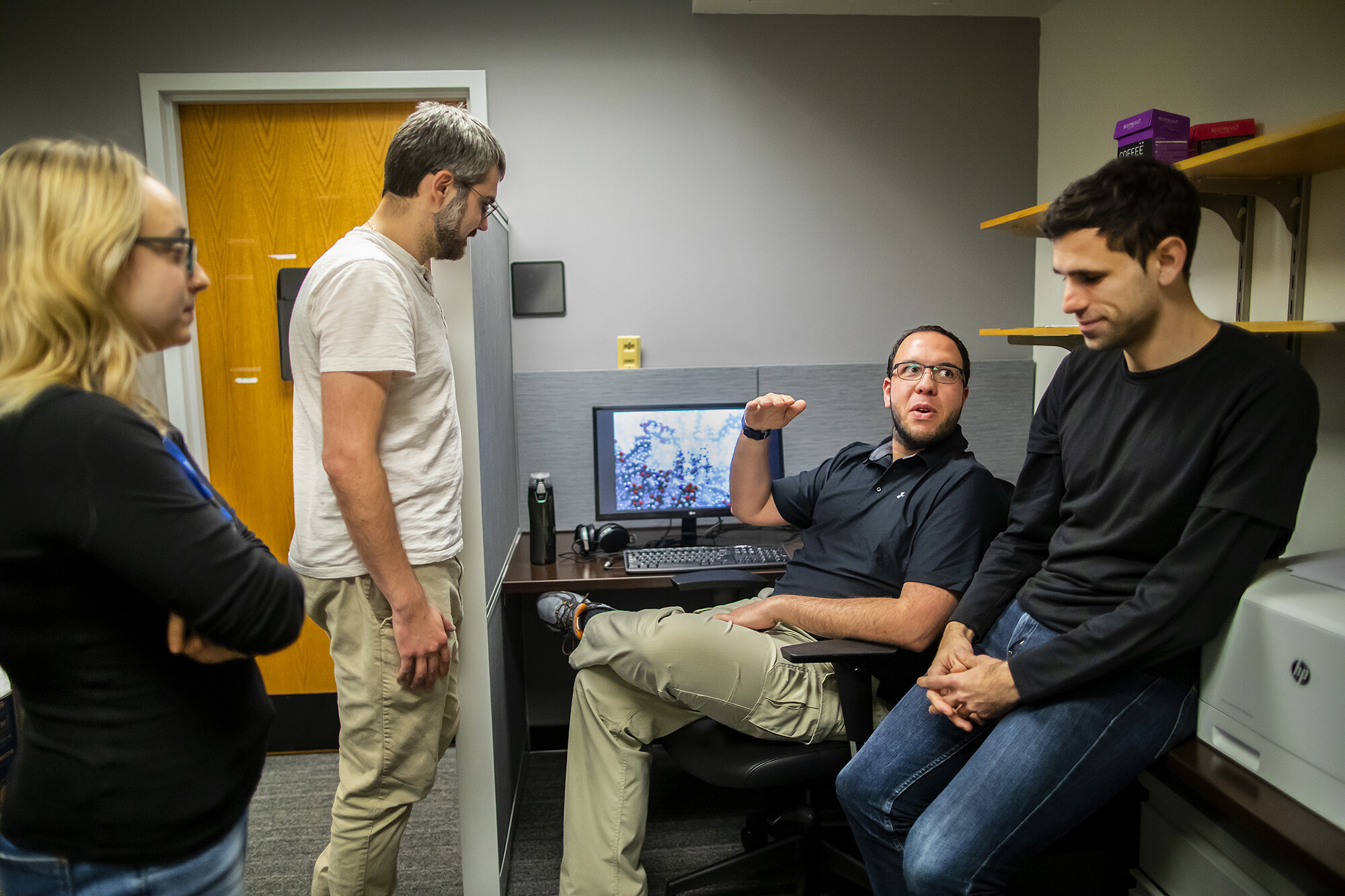 cesar-de-la-fuente-lab-members-workstation