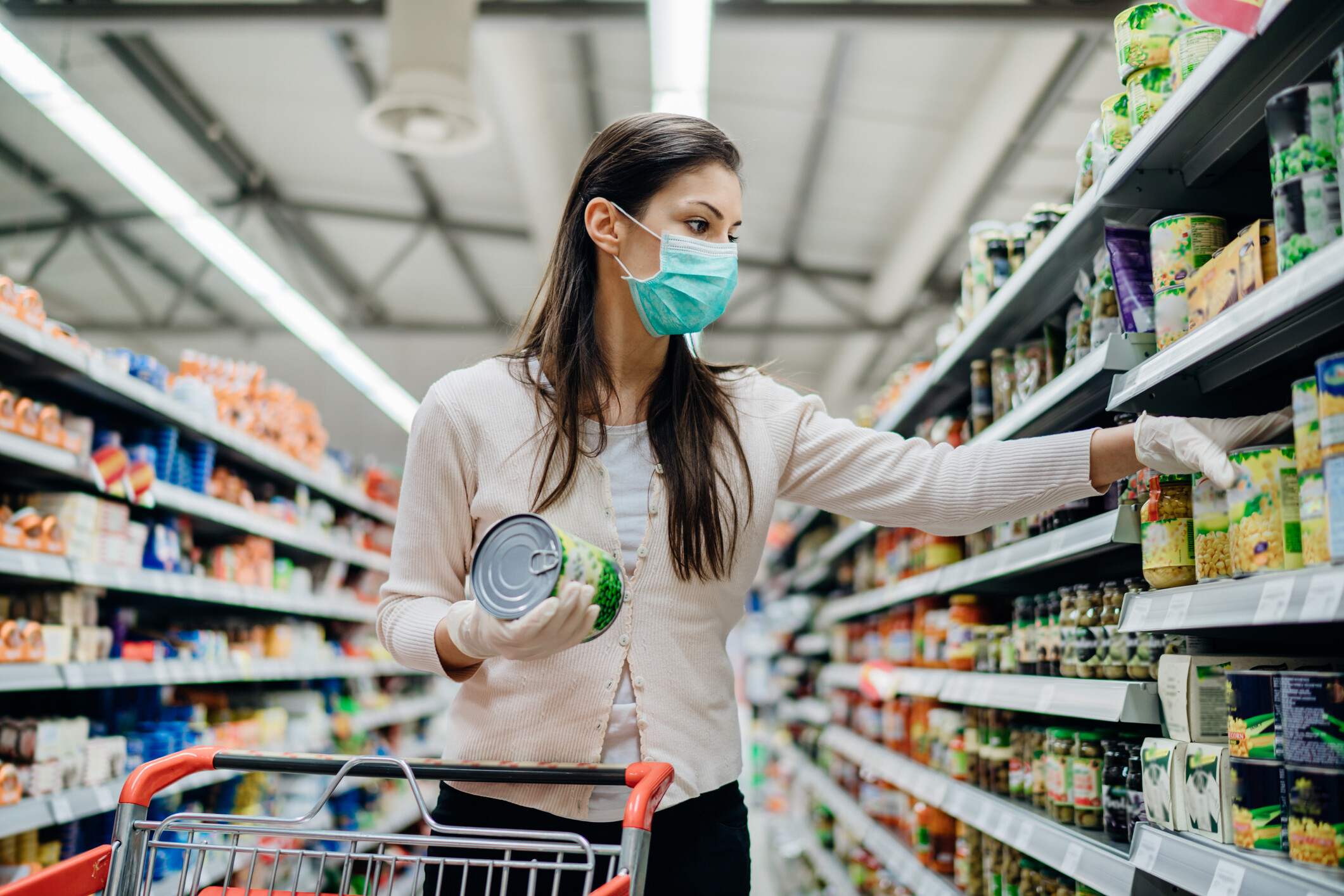 latinx person shopping in a grocery store with a mask