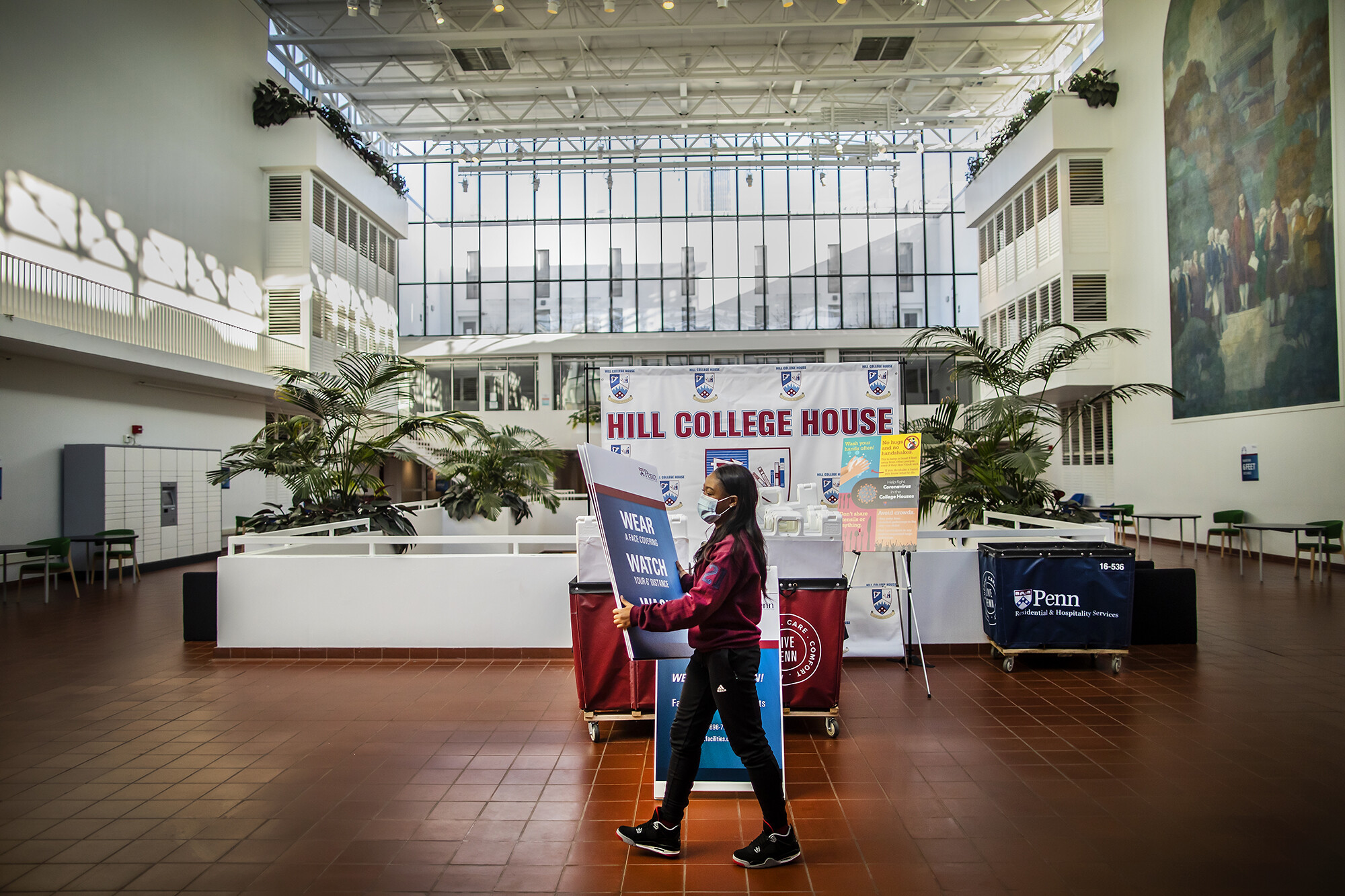 resident assistant helping during move in 2021