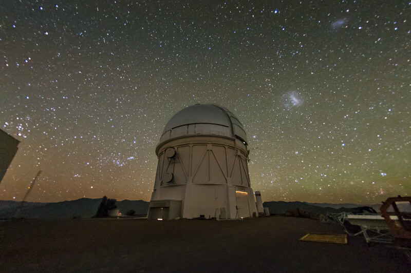 Terrestrial telescope in Chile under a starlit sky. 