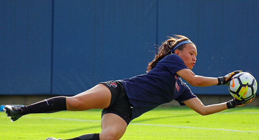 Qu dives for a save during a game