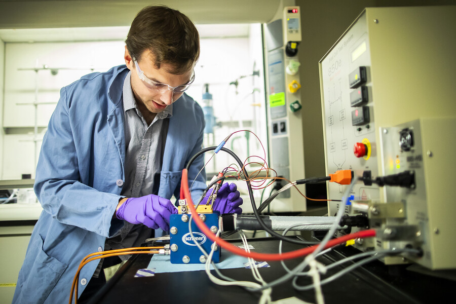 jeremy hitt working on a fuel cell inside a chemistry labJ