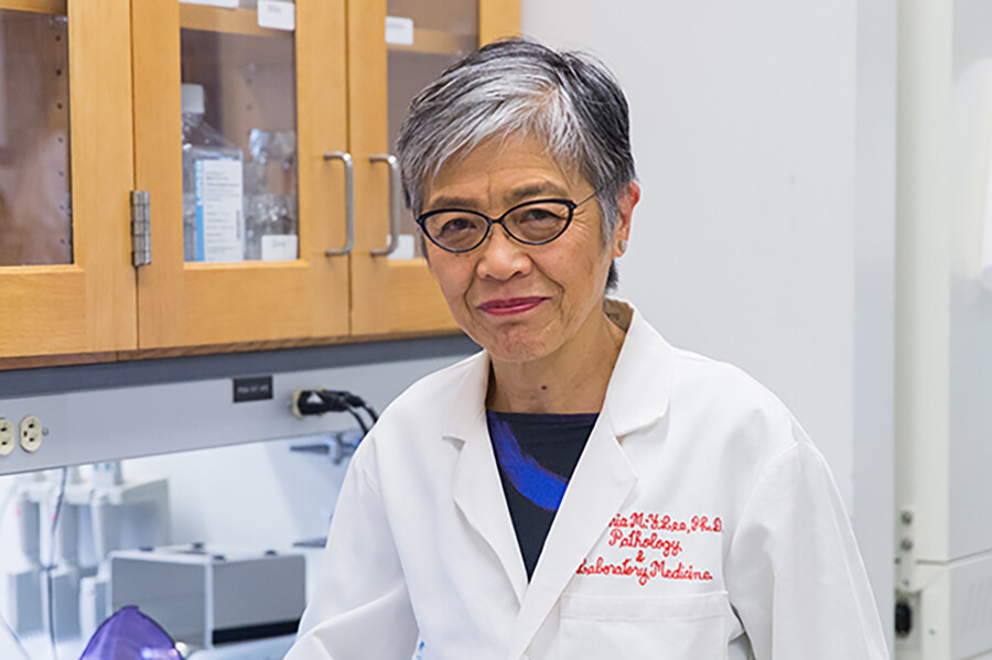 Virginia M.Y. Lee in her lab wearing a lab coat