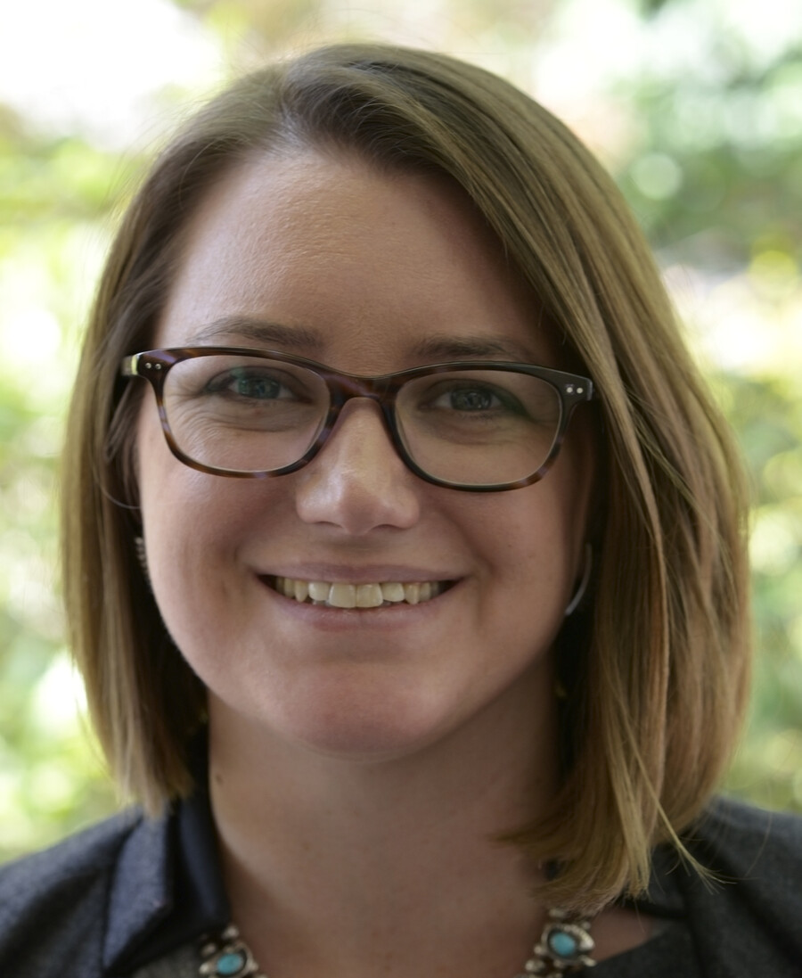 headshot of robyn sanderson