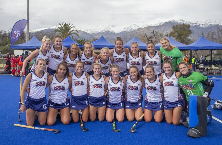 Gracyn Banks, back row, center, and the U.S. U-22 Women’s National Team.