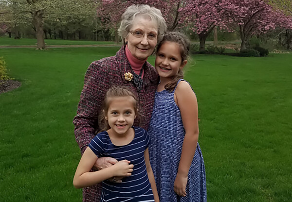 Dalia Jakas with her granddaughters.