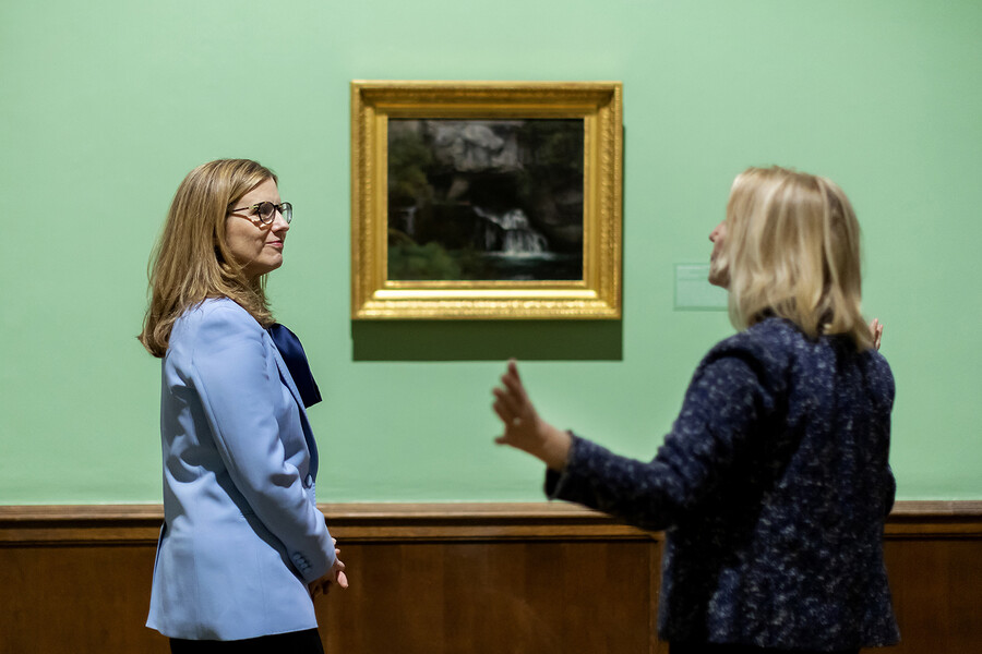 penn president liz magill visits arthur ross gallery