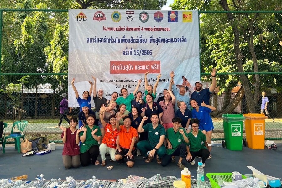 Group photograph of Penn Vet students and veterinary staff from MLAH and Vet4 Polyclinic.