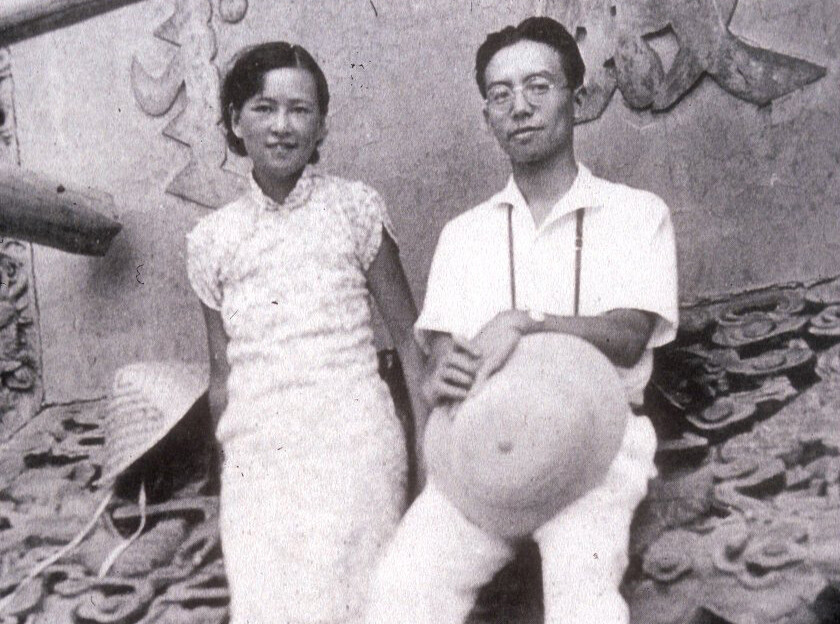 Lin Huiyin with Liang Sicheng at the Temple of Heaven