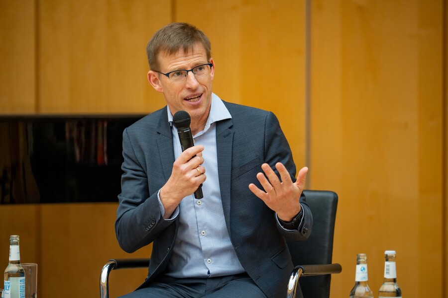 Fritz Breithaupt speaking into a microphone while sitting.