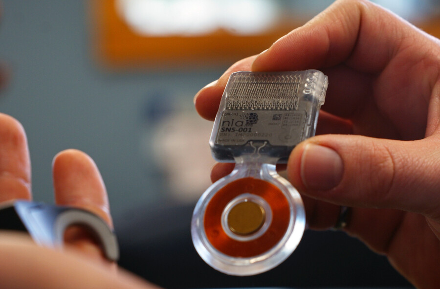an implantable, handheld therapy device