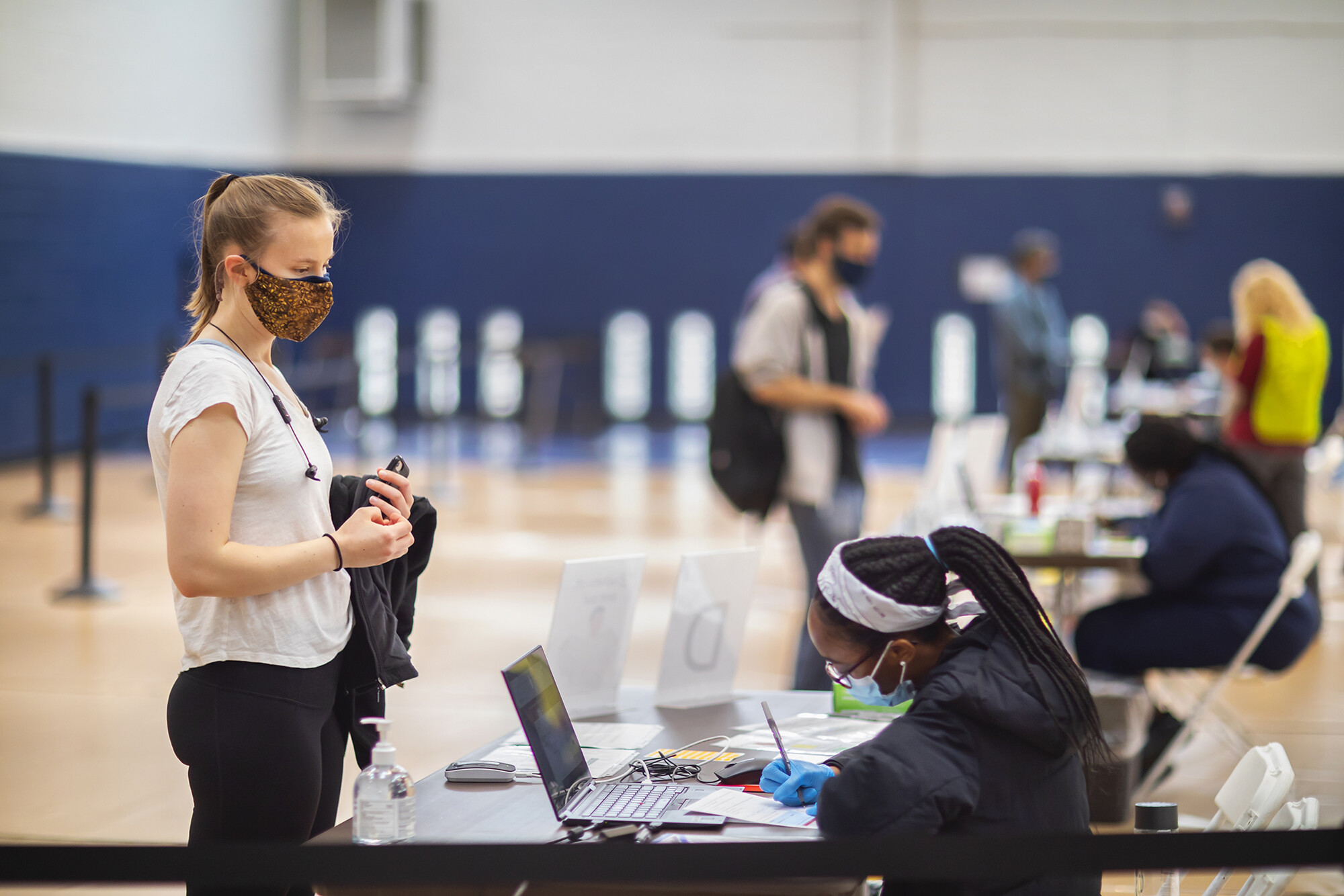 penn students at vaccine clinic checking in