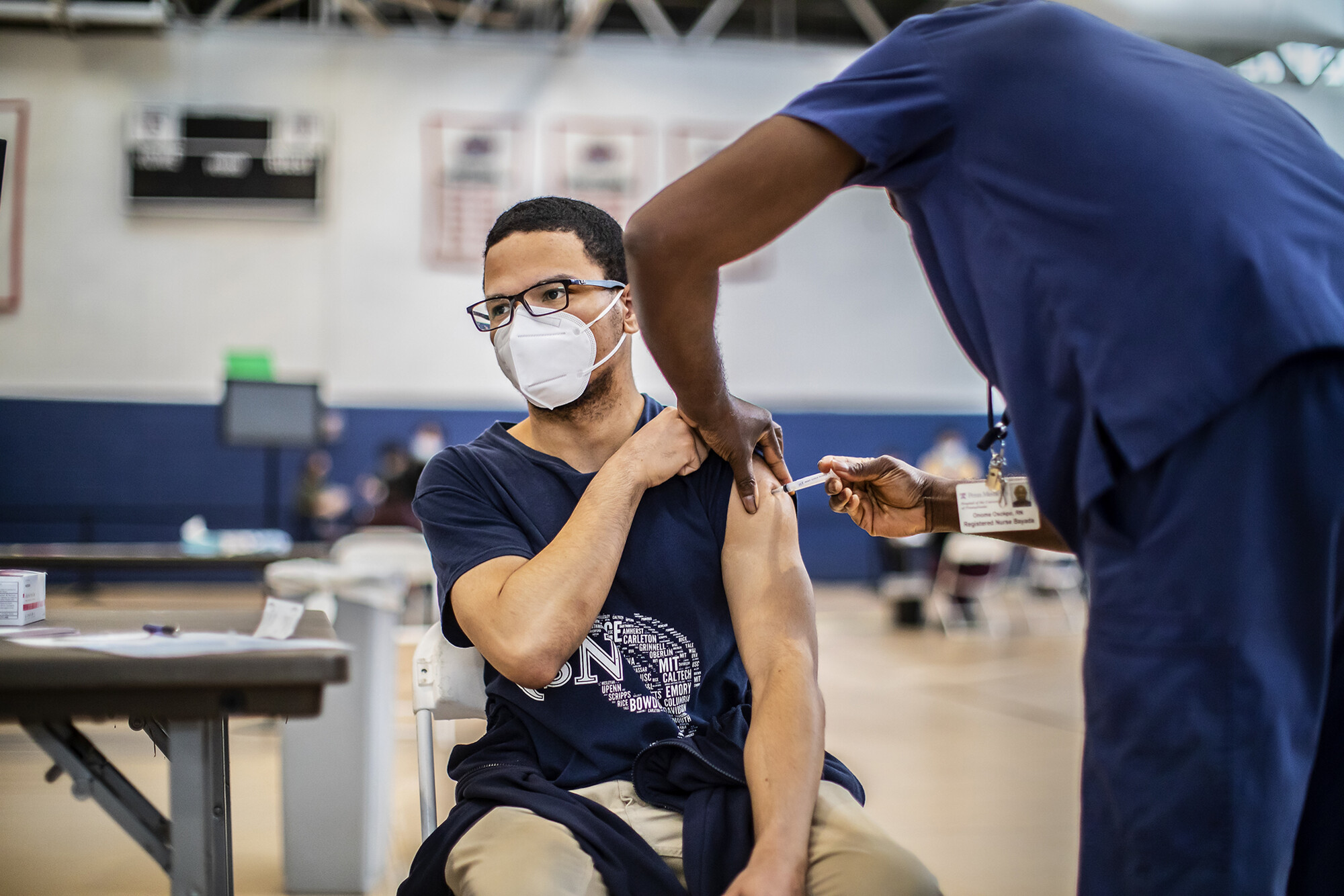 penn student getting covid vaccine in clinic