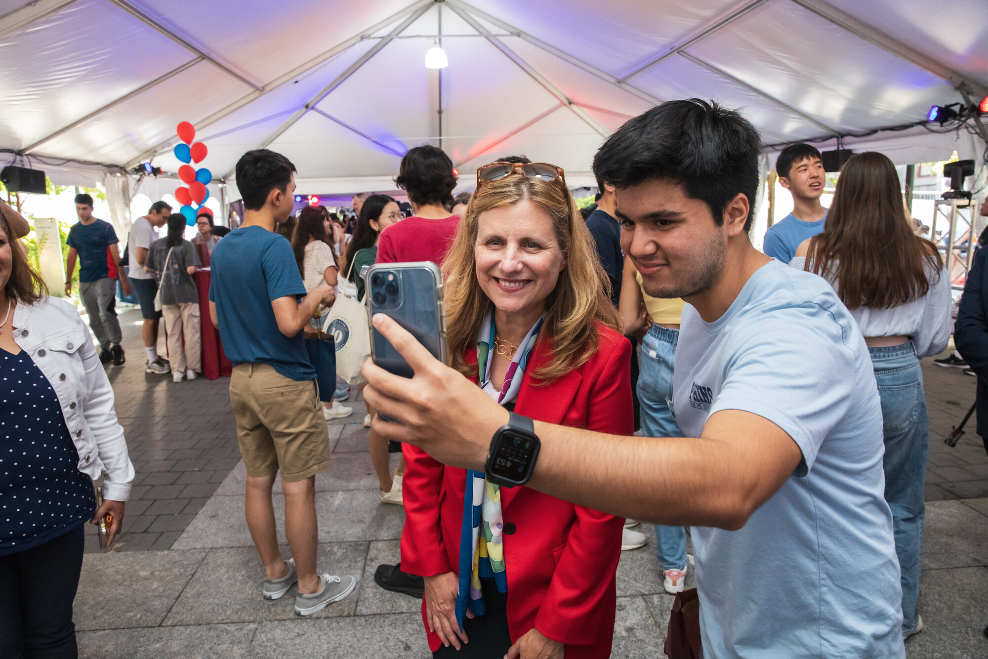 incoming penn student taking selfie with penn president liz magill