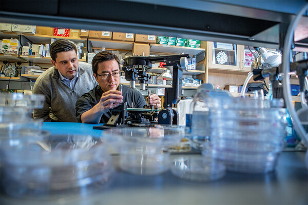 Dan Huh and Andrei Georgescu in the lab