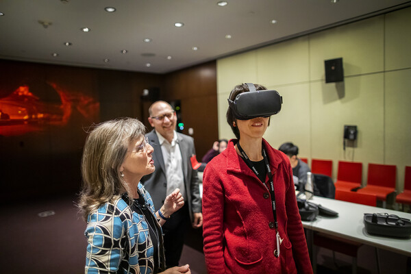 Haughland and Decherney with VR goggles