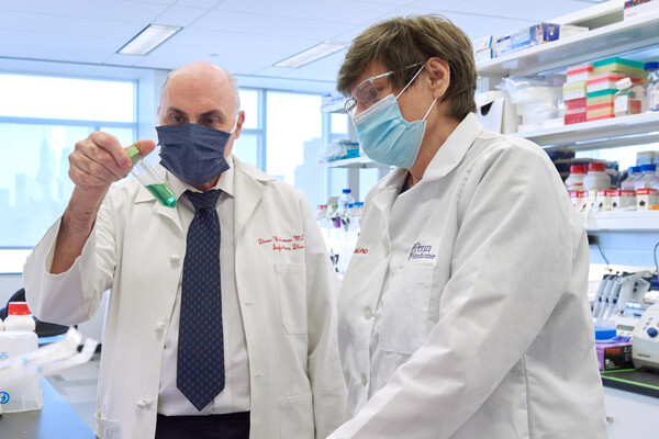 weissman and kariko in the lab