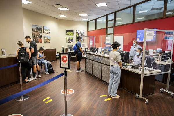 students wait in line to get their penn cards