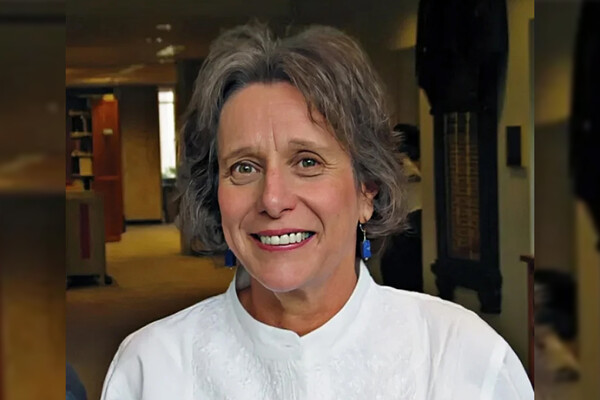 Leslie Vallhonrat.