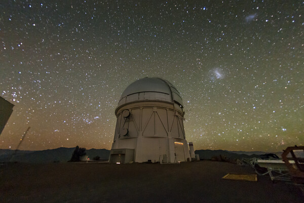 Terrestrial telescope in Chile under a starlit sky. 