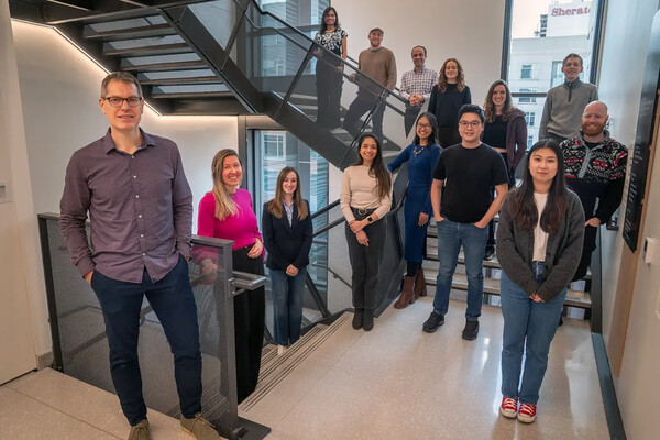 Duncan Watts and the lab members of Media Bias Lab.