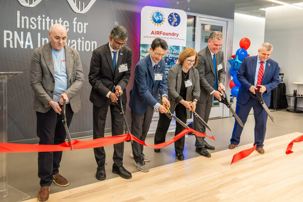 from left: Drew Weissman, Roberts Family Professor in Vaccine Research; Vijay Kumar, Nemirovsky Family Dean of Penn Engineering; Daeyeon Lee, Russell Pearce and Elizabeth Crimian Heuer Professor in Chemical and Biomolecular Engineering and the facility’s director; Susan Marqusee, head of NSF’s Biological Sciences Directorate; David F. Meaney, Solomon R. Pollack Professor in Bioengineering and Penn’s Vice Provost for Research; Pennsylvania State Senator Frank A. Farry.