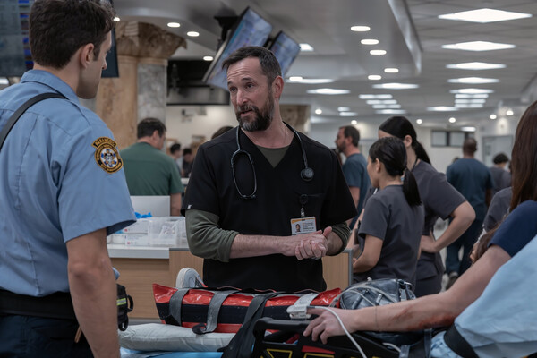 Noah Wyle acting a scene from “The Pitt” in an ER.