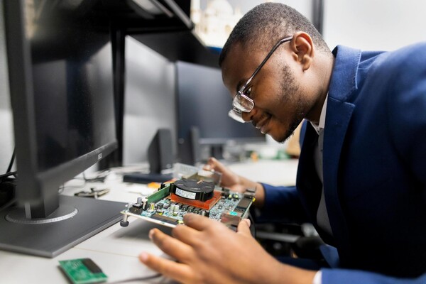 Nhlanhla Mavuso looking at an electronic board in the Moore Building.