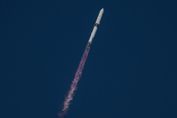 The Blue Origin rocket on liftoff