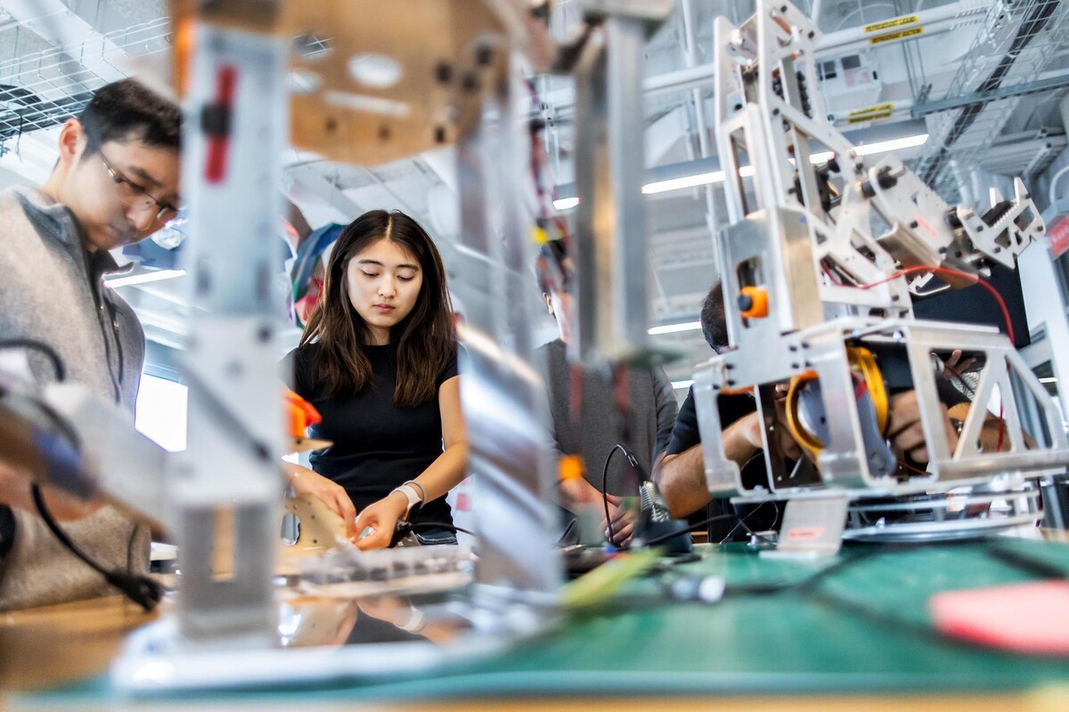 Margaret Zhu working in the Venture Lab.