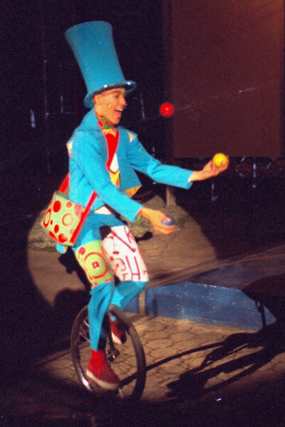 juan juggling
